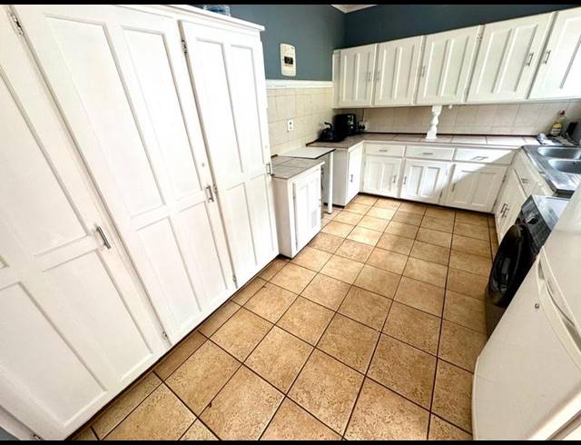 4 BEDROOM HOUSE FOR SALE IN PRESTBURY